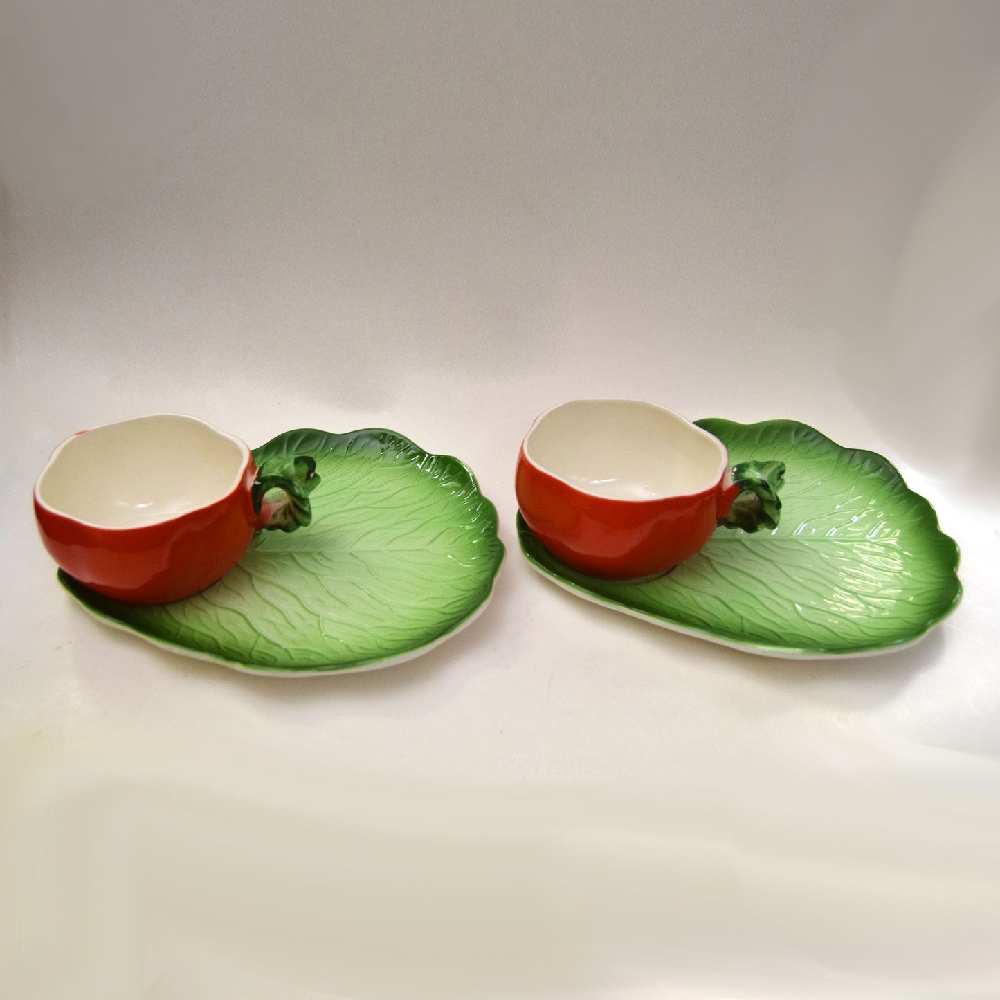 2 Holt Howard Tomato Cups & Plates