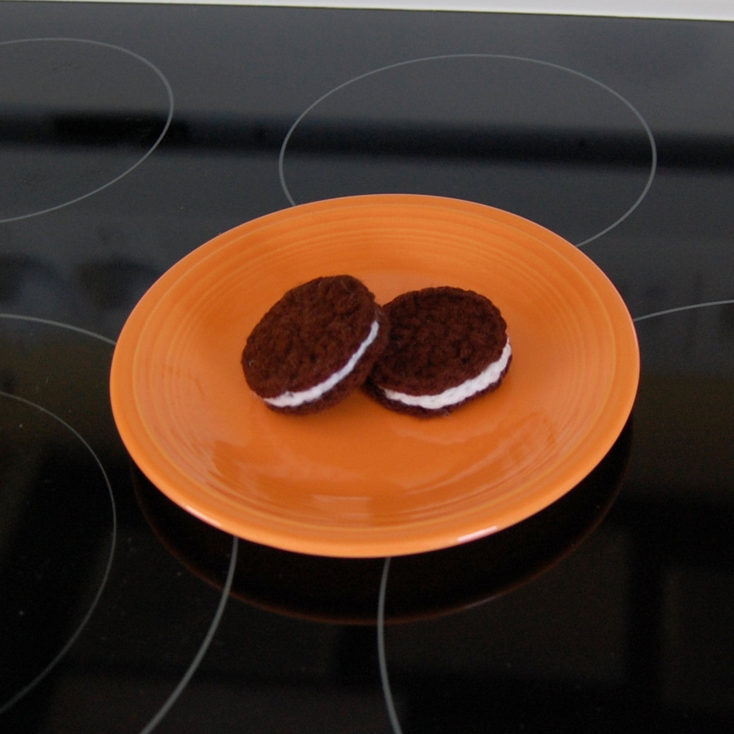 chocolate sandwich cookies made of yarn