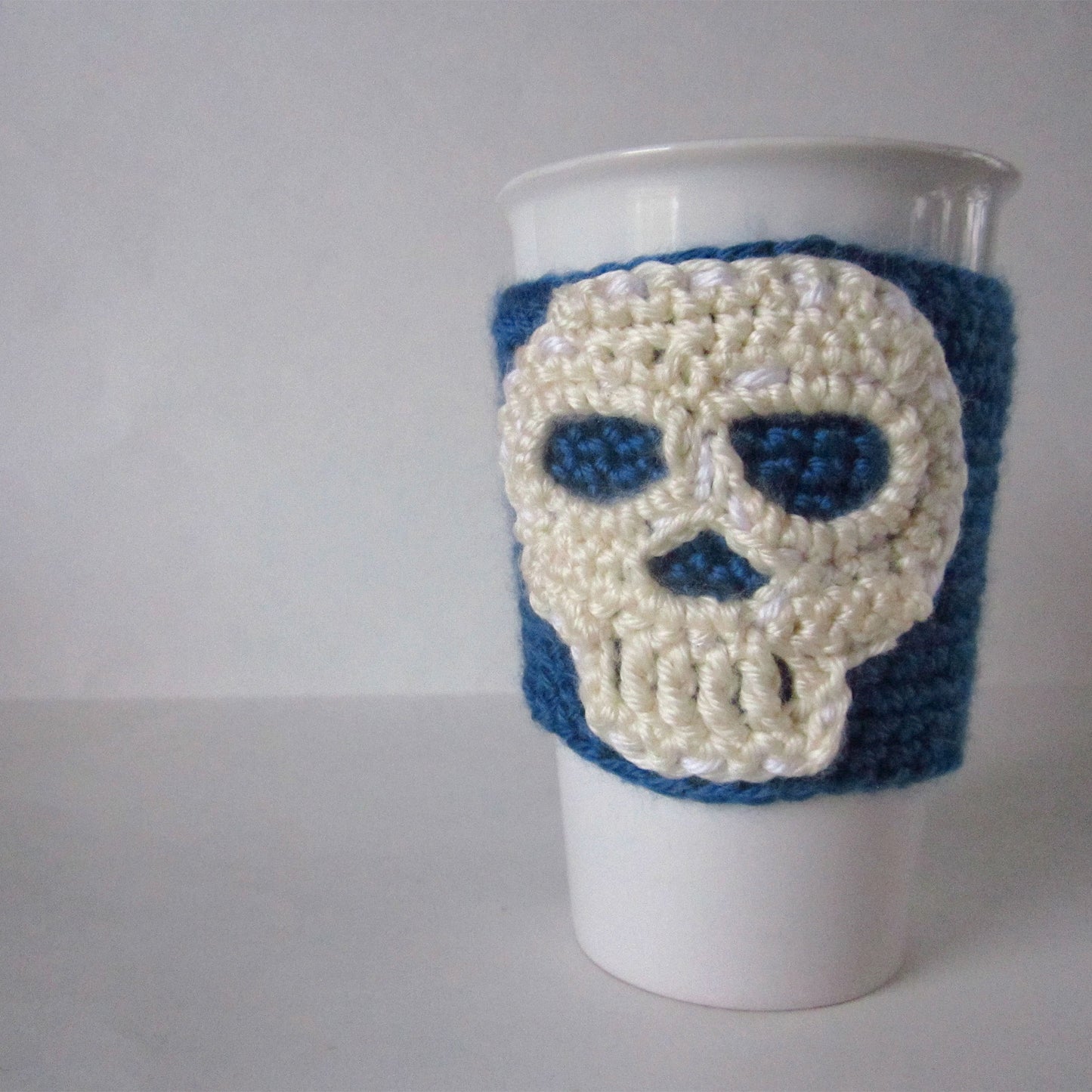 crochet cup cozy with skull